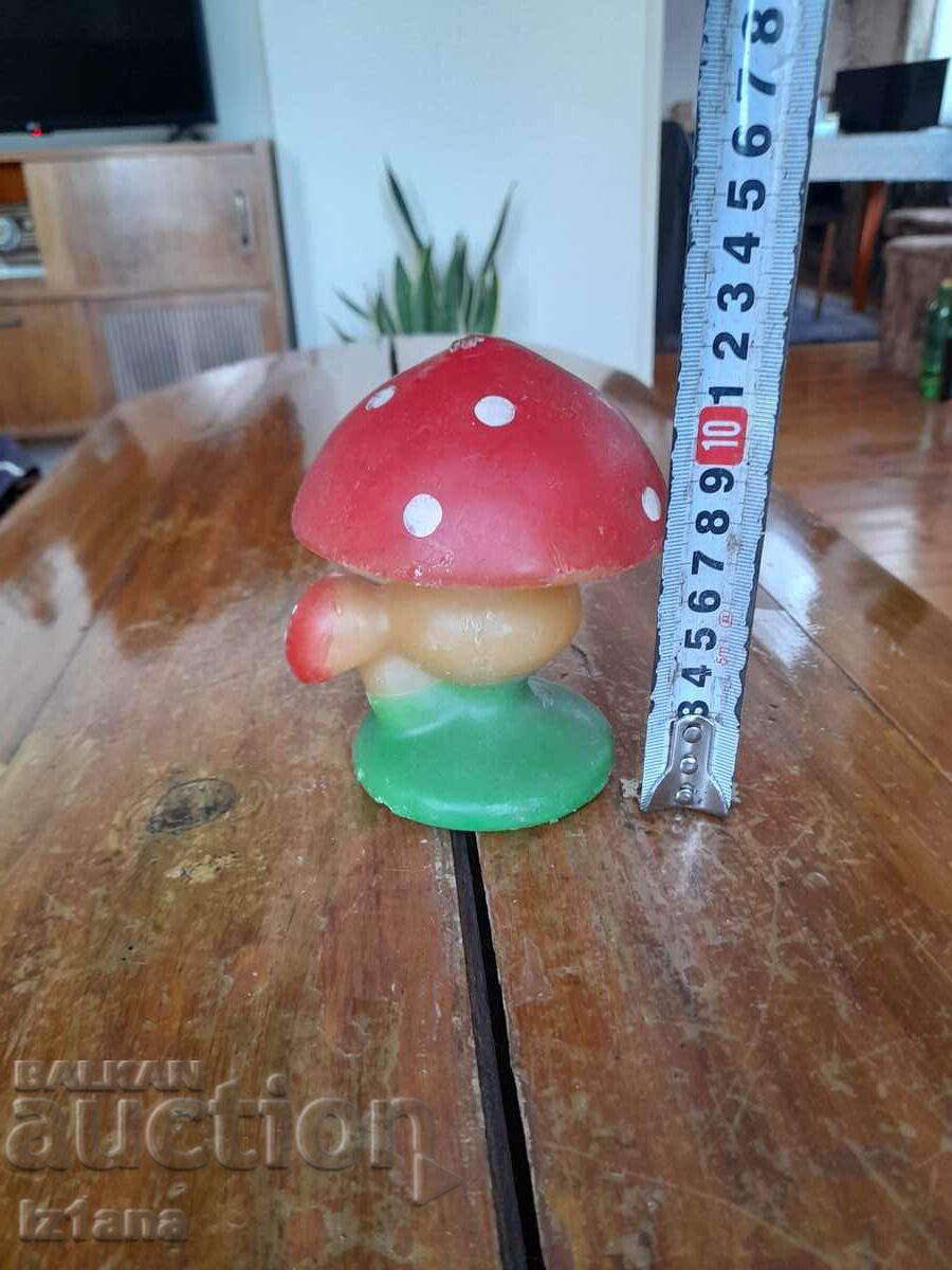 Licitație Lumânare veche cu ciuperci Licitație Lumânare veche cu ciuperci