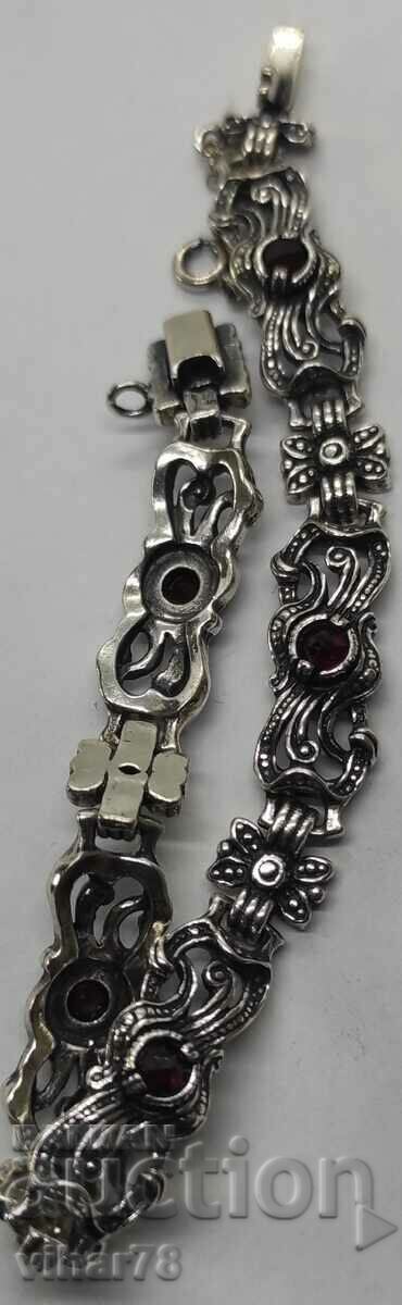 Delivery of silver bracelet with garnet-835 sample Delivery of silver bracelet with garnet-835 sample