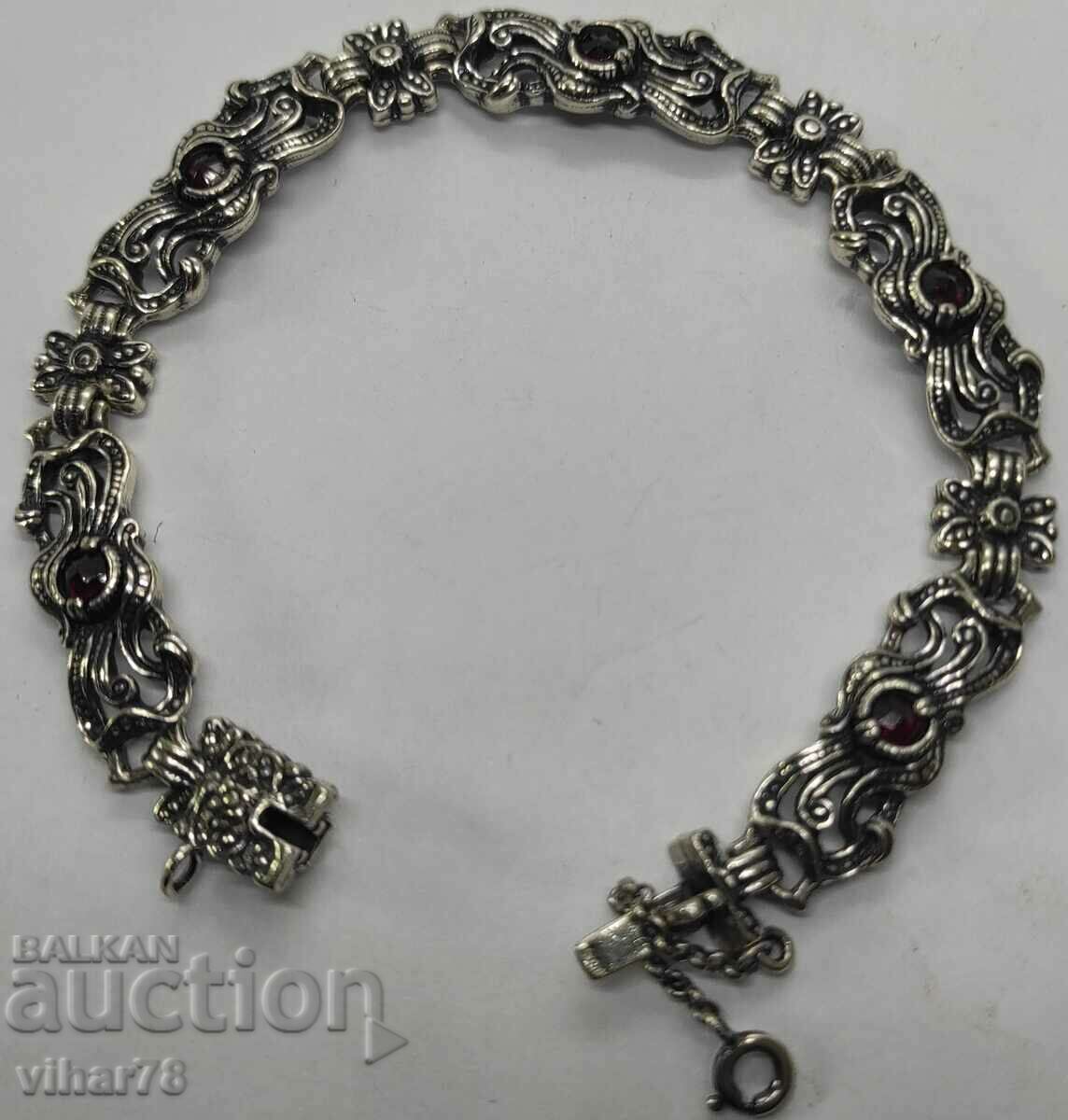 silver bracelet with garnet-835 sample