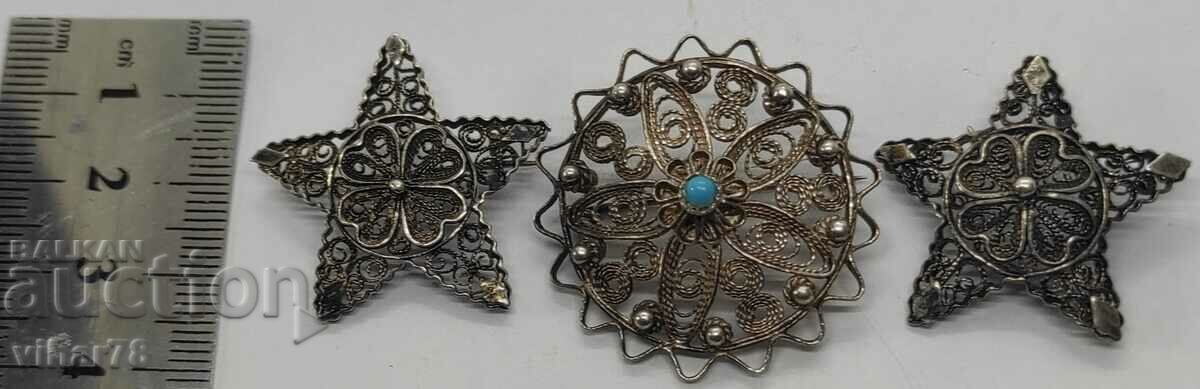 Auction LOT OF THREE OLD SILVER BROOCHES Auction LOT OF THREE OLD SILVER BROOCHES