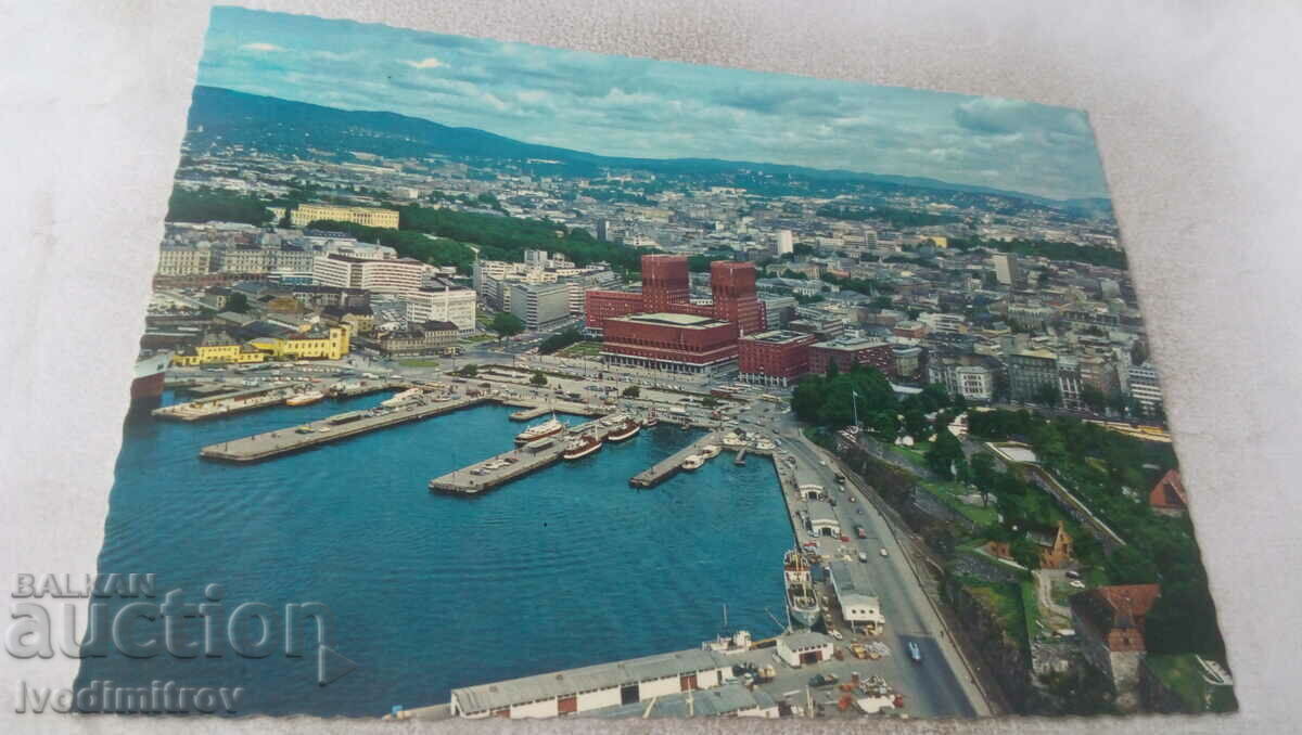 P K Oslo Vedere a primăriei și a portului 1972