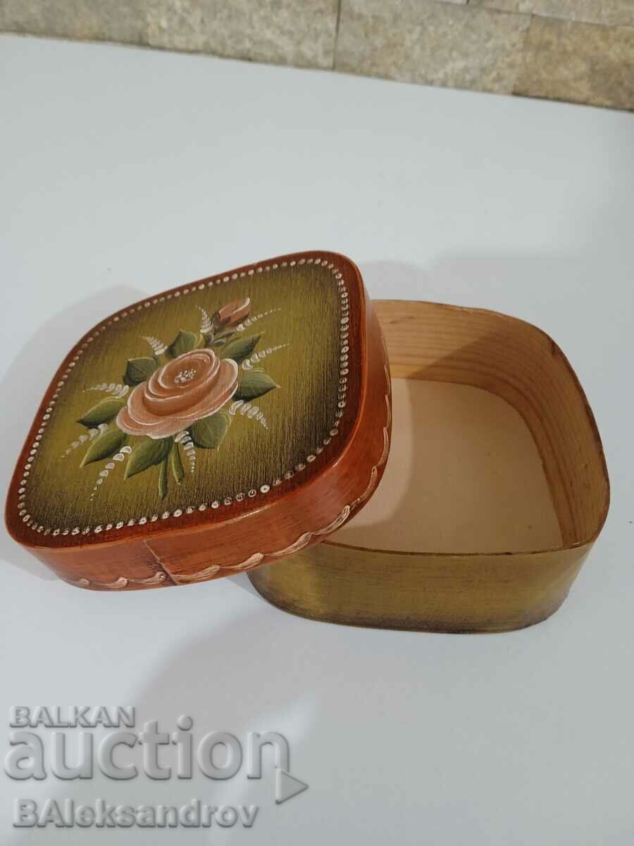 Frumoasa cutie pictata din scoarta de salcie cu preț € 5.20 | 10.17 BGN