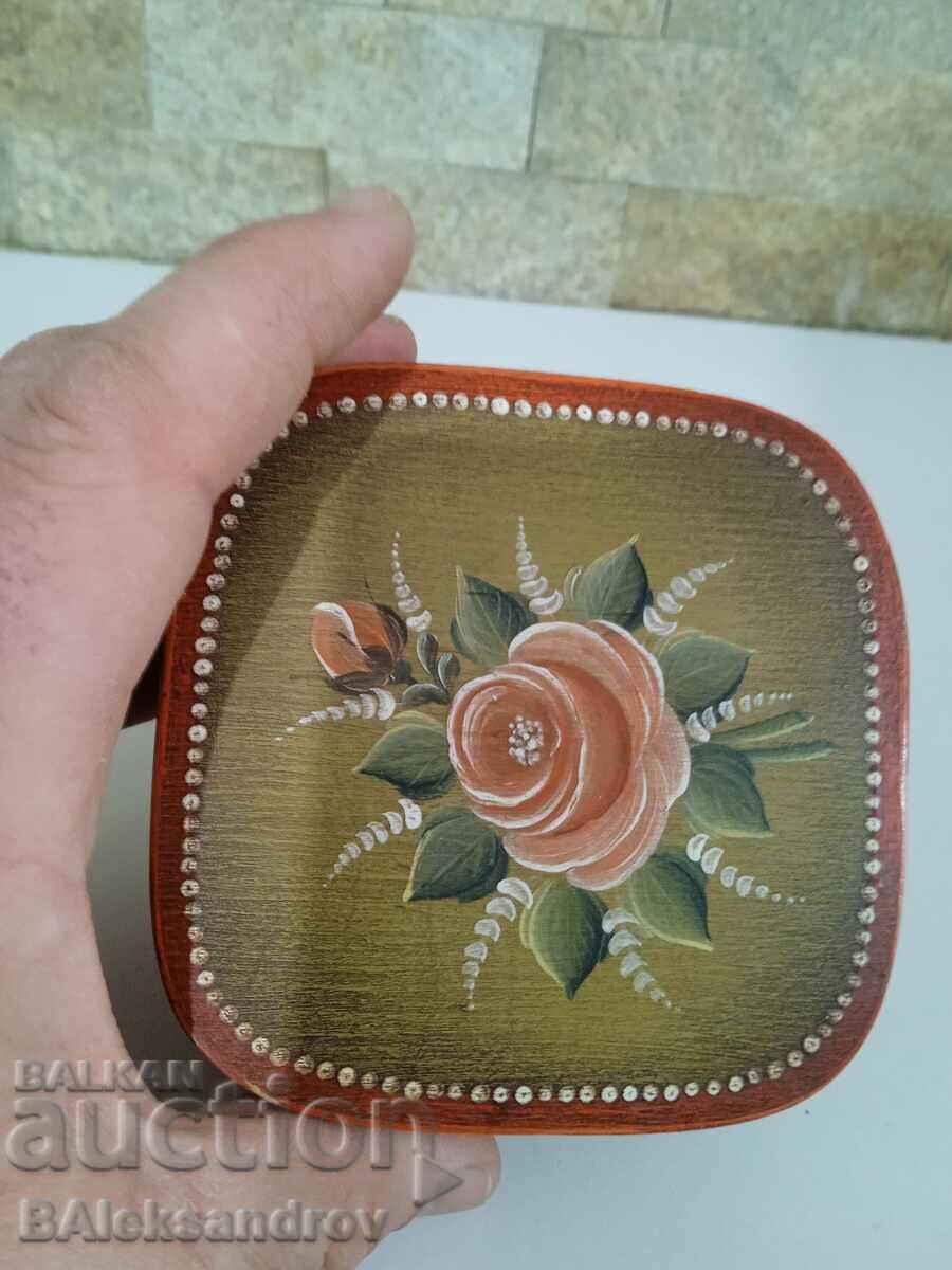 Delivery of Beautiful painted willow bark box Delivery of Beautiful painted willow bark box