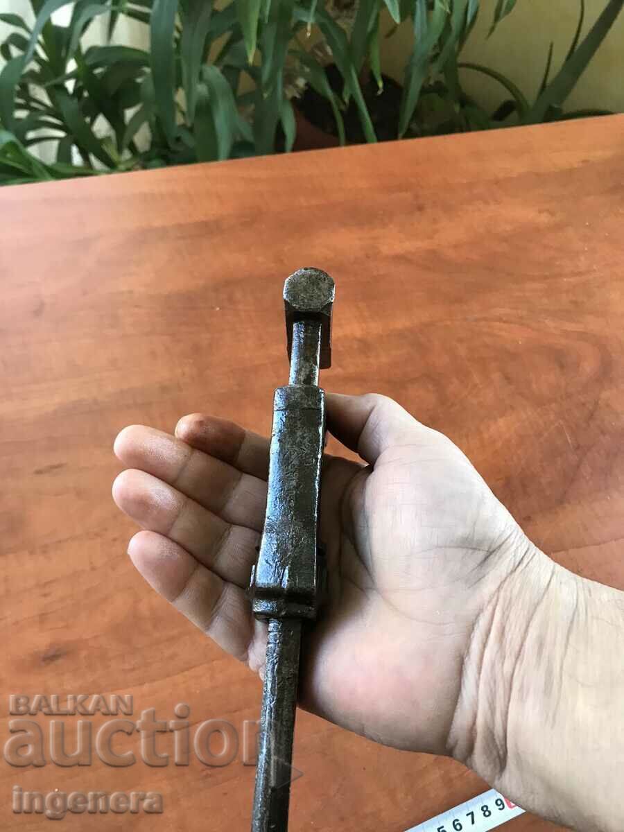 KEY FRENCH MACHINE TOOL - 6 KEY FRENCH MACHINE TOOL - 6