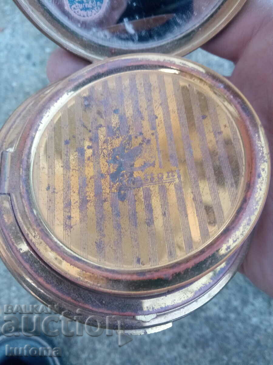 Powder box with mirror with price 24.99 BGN | € 12.78