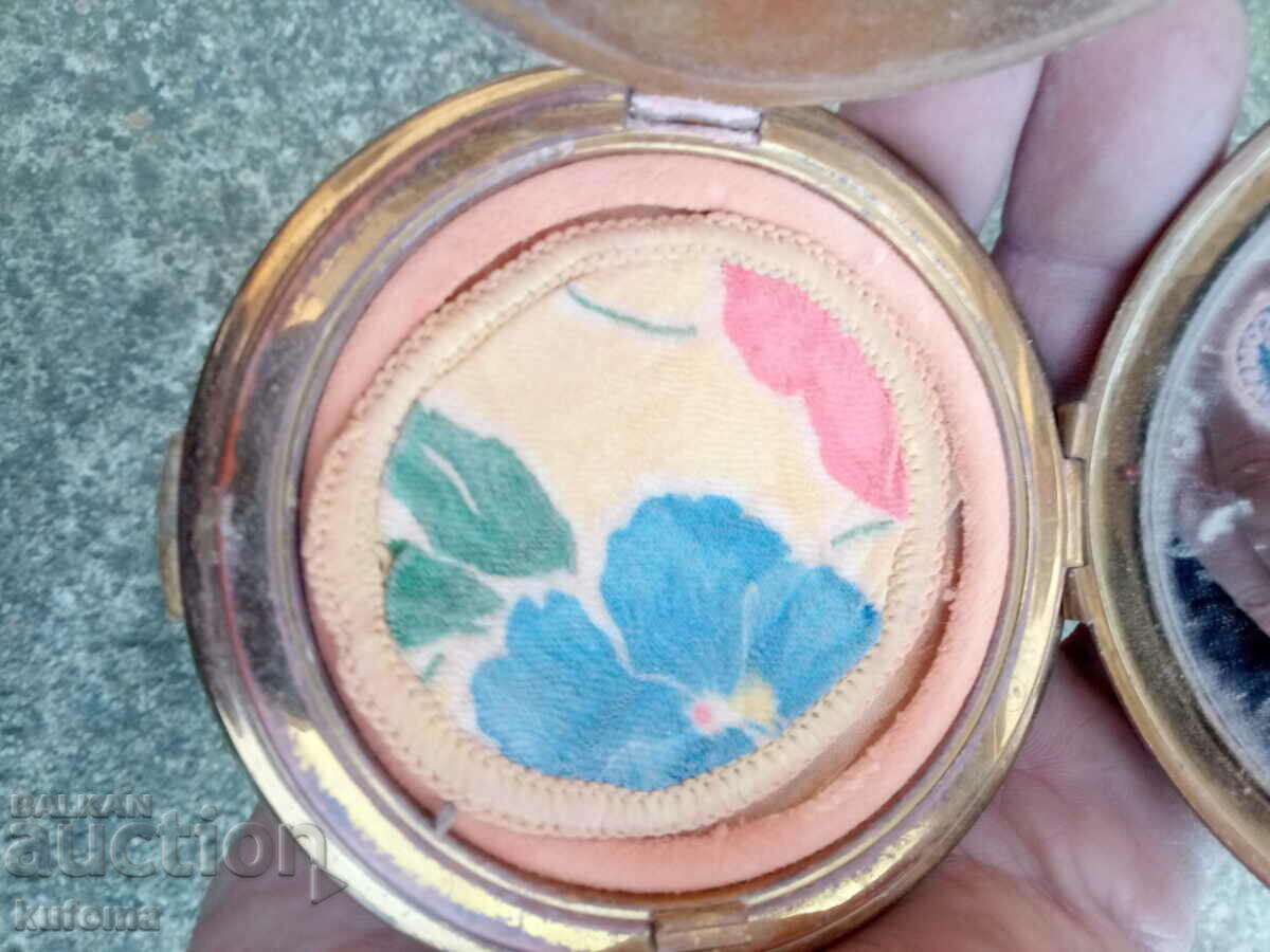 Auction  Powder box with mirror