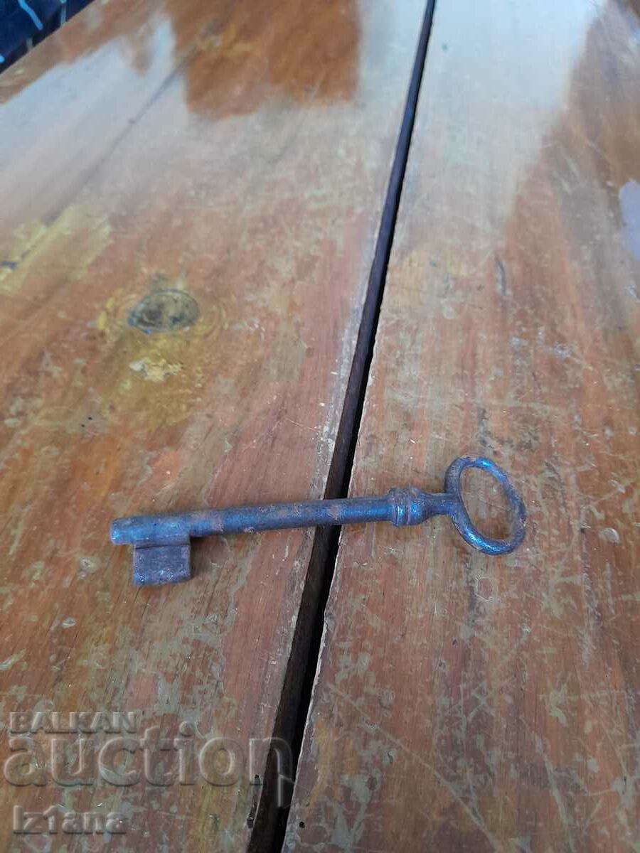 Παλιό μεταλλικό κλειδί με τιμή 10.00 BGN | € 5.11