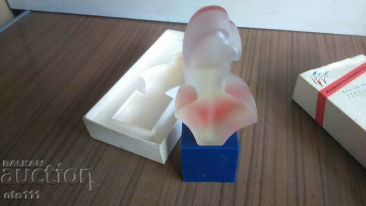 Delivery of OLD FRENCH PERFUME Delivery of OLD FRENCH PERFUME