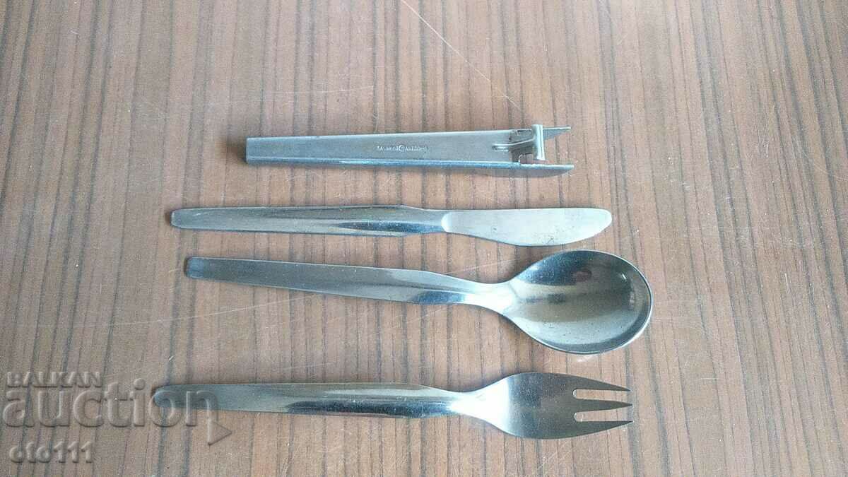 Auction  MILITARY UTENSILS FOR FOOD