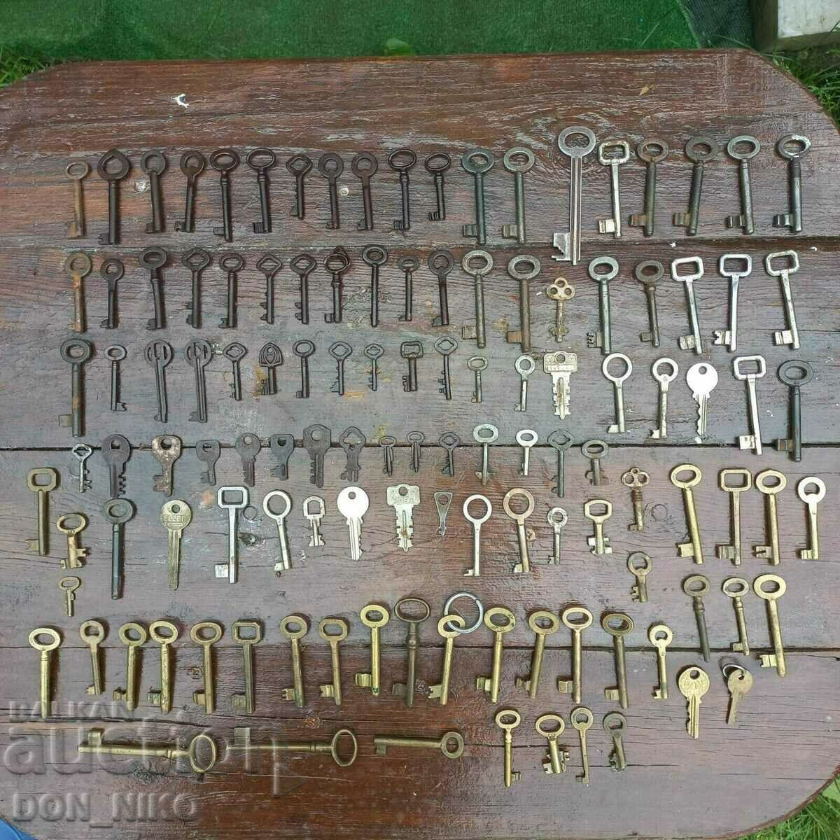 Auction  Bronze Keys 112 Pieces