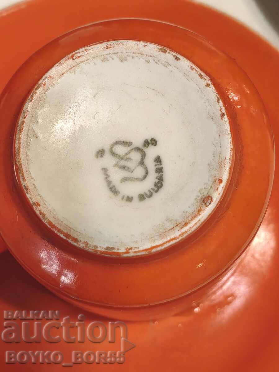 Delivery of Set of 4 Porcelain Bulgarian Social Cups 79th of the 20th century. Delivery of Set of 4 Porcelain Bulgarian Social Cups 79th of the 20th century.