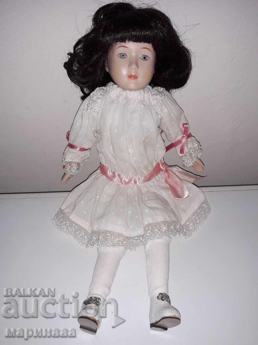 OLD DOLL. PORCELAIN OLD DOLL. PORCELAIN