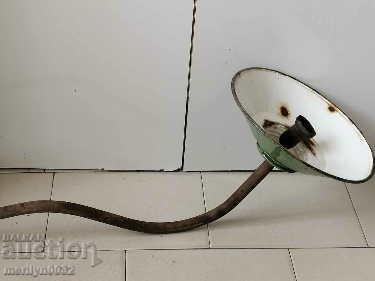 Delivery of Old lamp reflector enamel stand Delivery of Old lamp reflector enamel stand