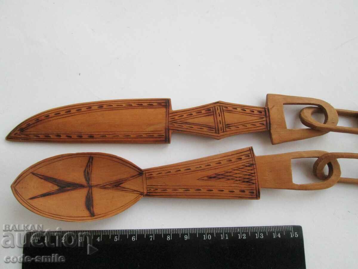 Auction  Old carving knife and spoon with chain without break