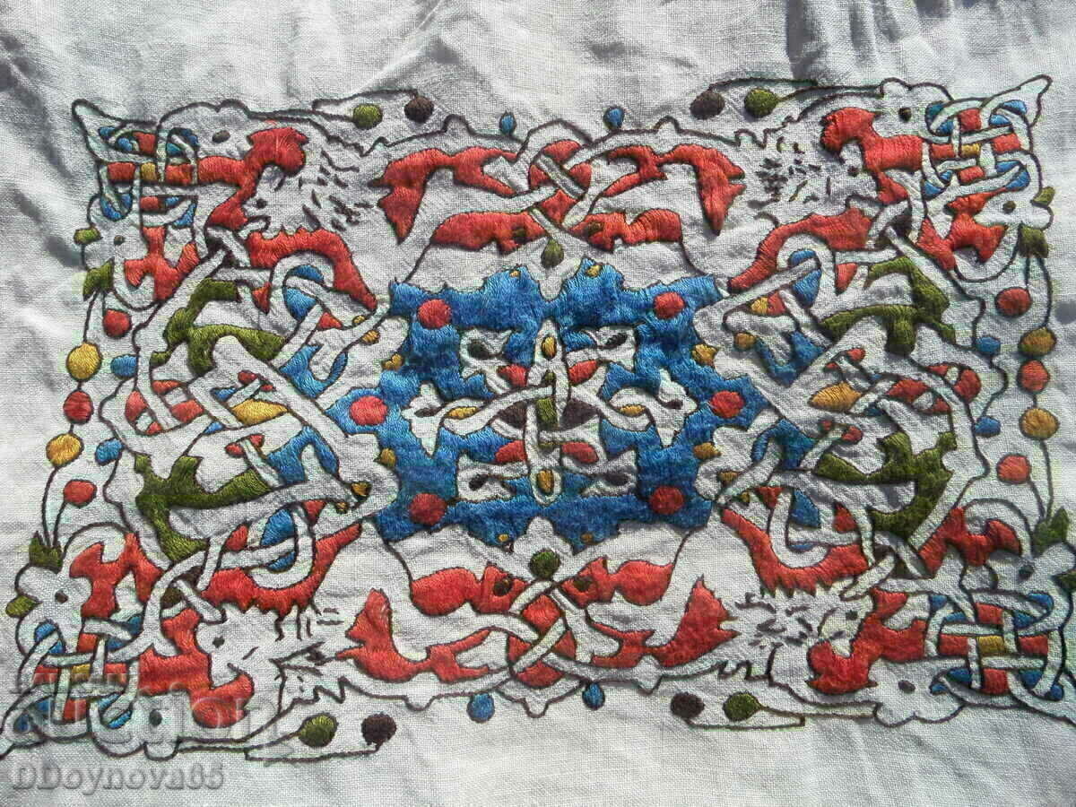 Old embroidered pillowcase with price 31.50 BGN | € 16.11 Old embroidered pillowcase with price 31.50 BGN | € 16.11