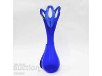 Авангардна ваза от кобалтово синьо стъкло(13.3)