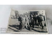 Снимка София Мъже жени и момчета при ипращането на войника