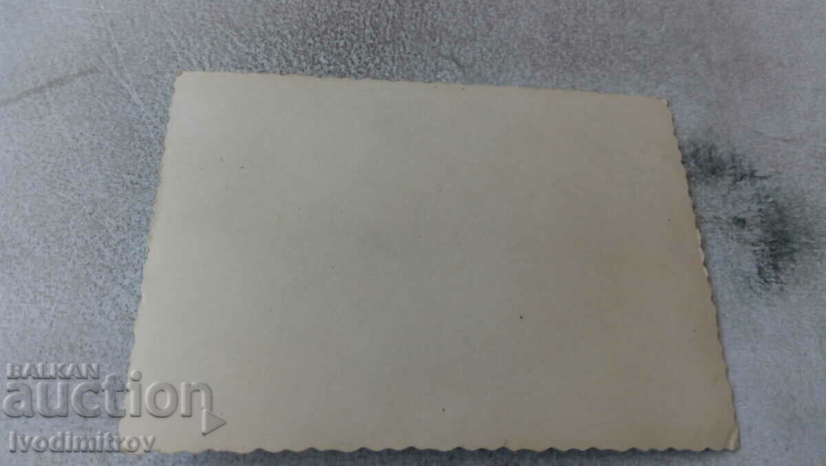 Φωτογραφία Δύο νεαρά κορίτσια στην παραλία με τιμή 1.35 BGN | € 0.69 Φωτογραφία Δύο νεαρά κορίτσια στην παραλία με τιμή 1.35 BGN | € 0.69