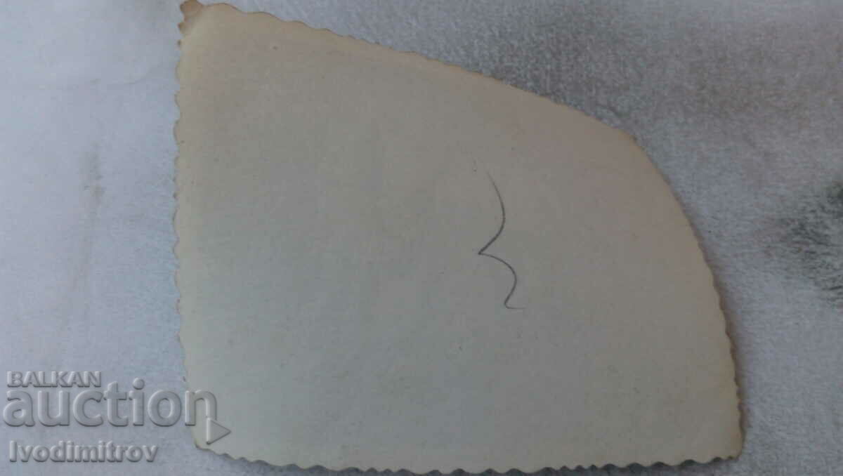 Φωτογραφία Νέοι άνδρες και γυναίκες με vintage μαγιό δίπλα στο ποτάμι με τιμή 2.35 BGN | € 1.20 Φωτογραφία Νέοι άνδρες και γυναίκες με vintage μαγιό δίπλα στο ποτάμι με τιμή 2.35 BGN | € 1.20