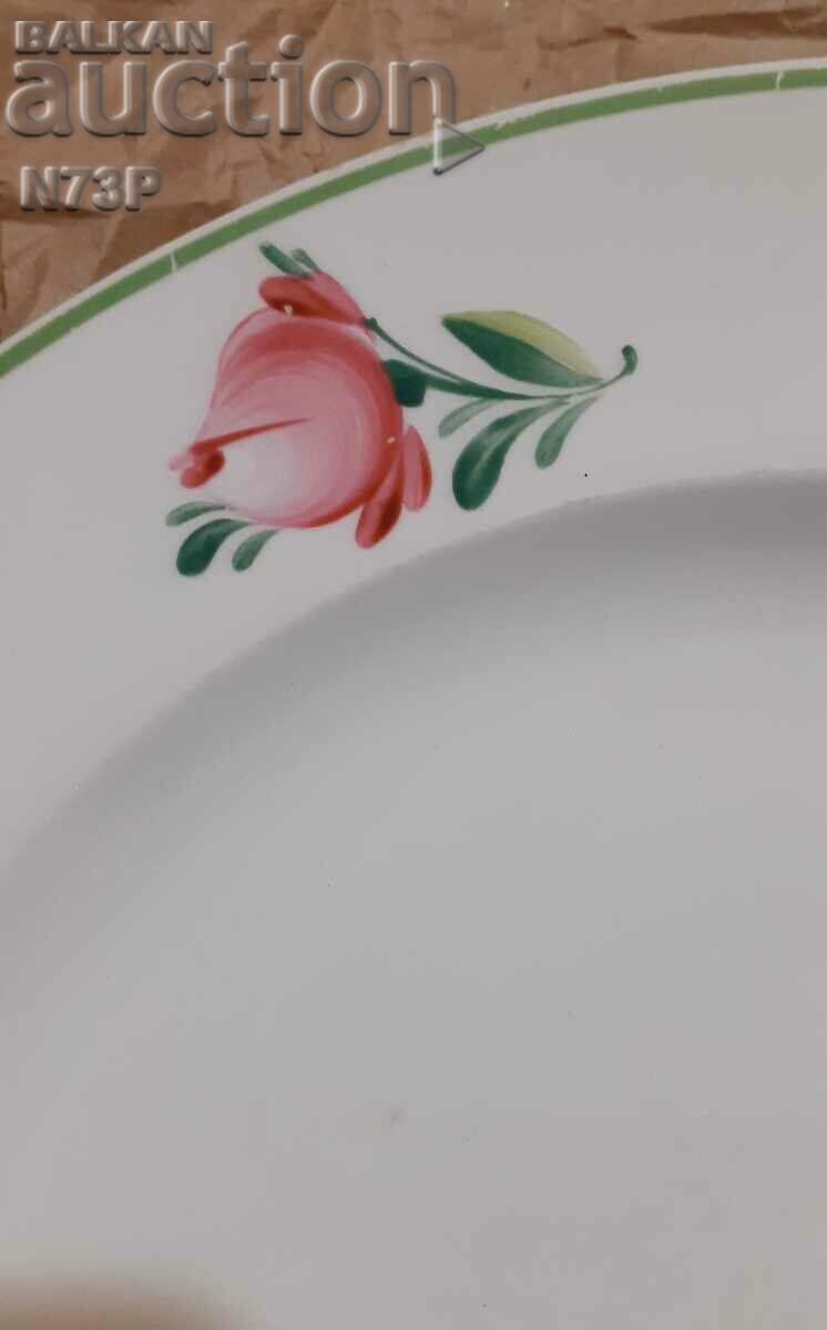 Auction OLD PORCELAIN PLATE. COLLECTION. BLOOMING. Auction OLD PORCELAIN PLATE. COLLECTION. BLOOMING.