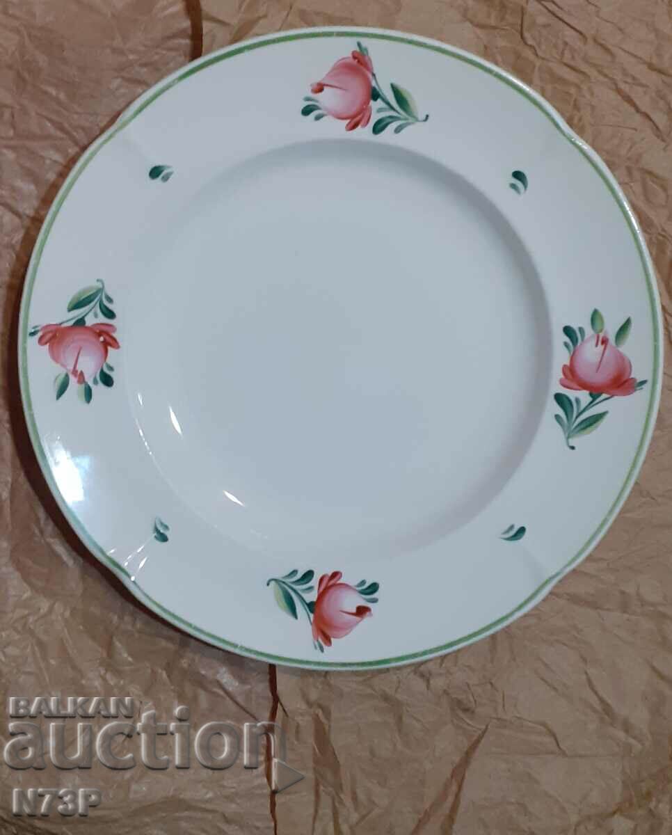OLD PORCELAIN PLATE. COLLECTION. BLOOMING.