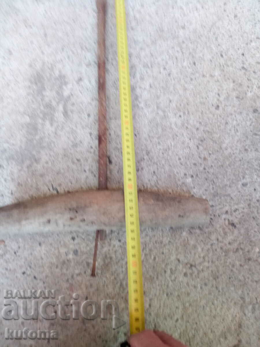 Old screwdriver with price 14.99 BGN | € 7.66 Old screwdriver with price 14.99 BGN | € 7.66