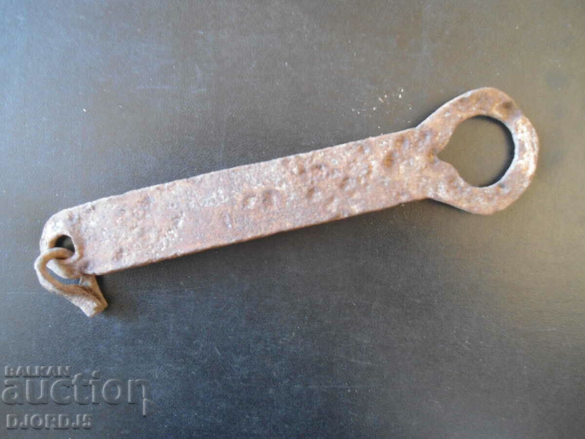 Old wrought latch with price 2.00 BGN | € 1.02 Old wrought latch with price 2.00 BGN | € 1.02