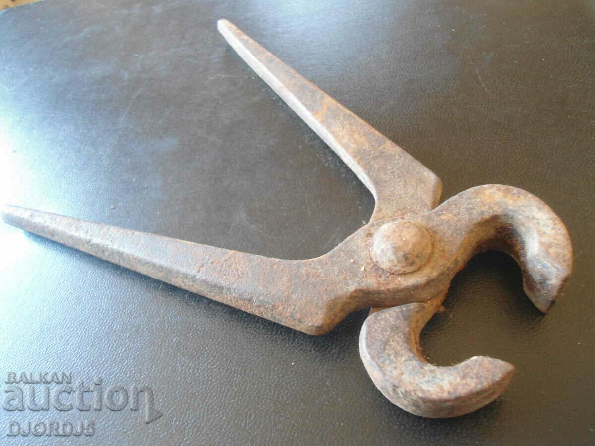 Auction Old pliers Auction Old pliers
