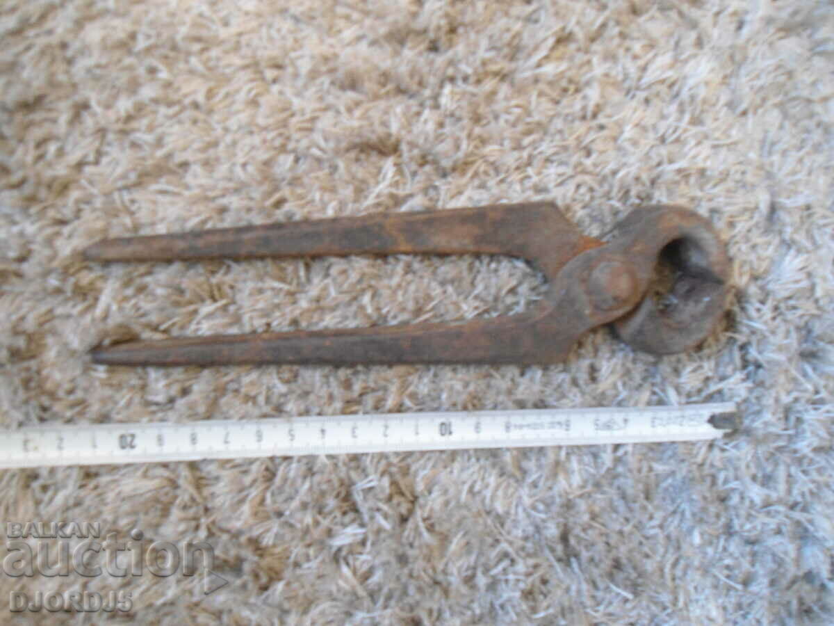 Delivery of Old pliers Delivery of Old pliers