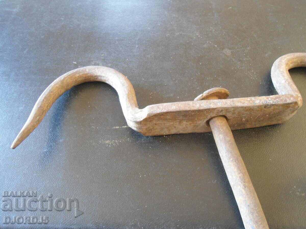 Delivery of An old forged hook, a crown Delivery of An old forged hook, a crown