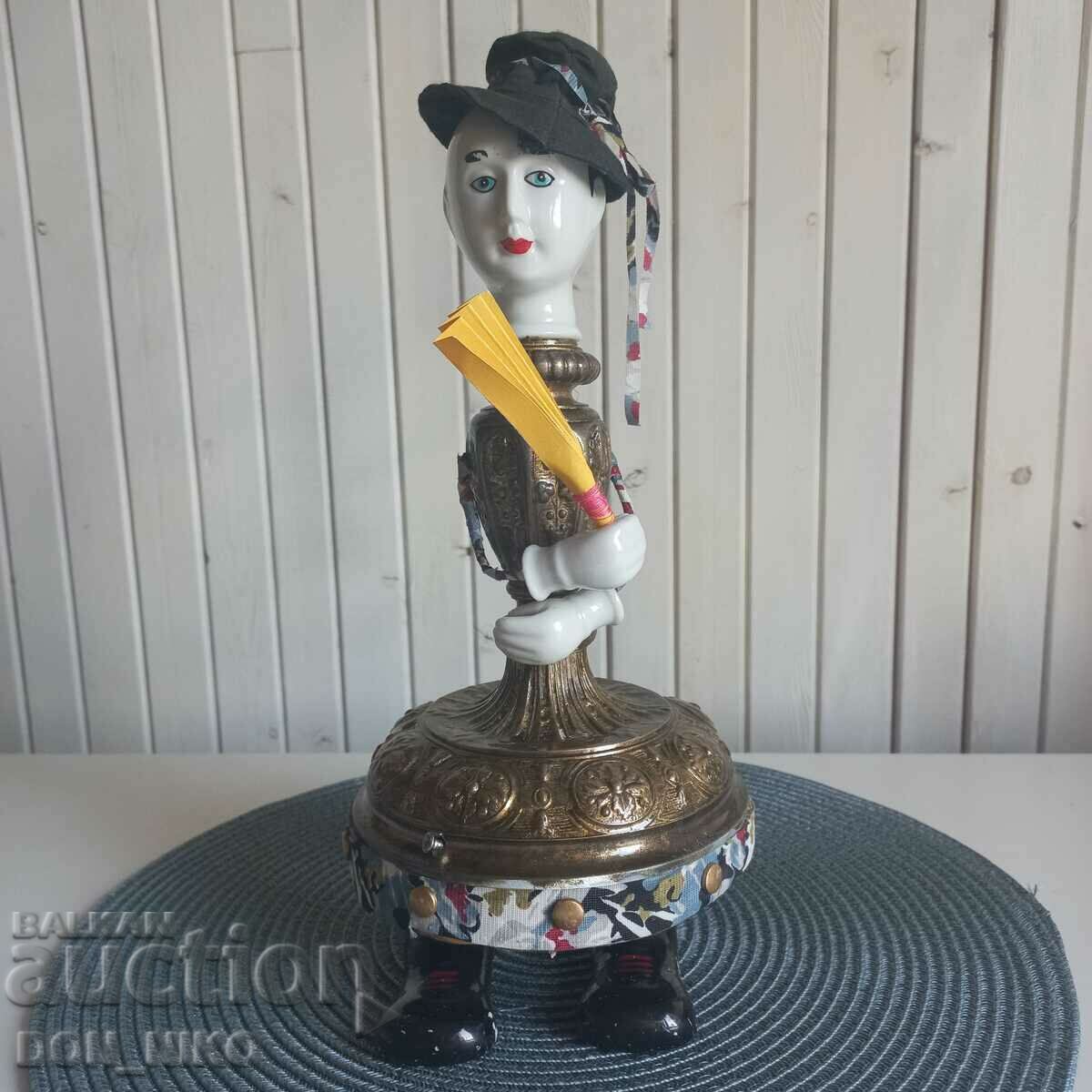 Livrarea Figurină-Geișa japoneză realizată manual Livrarea Figurină-Geișa japoneză realizată manual