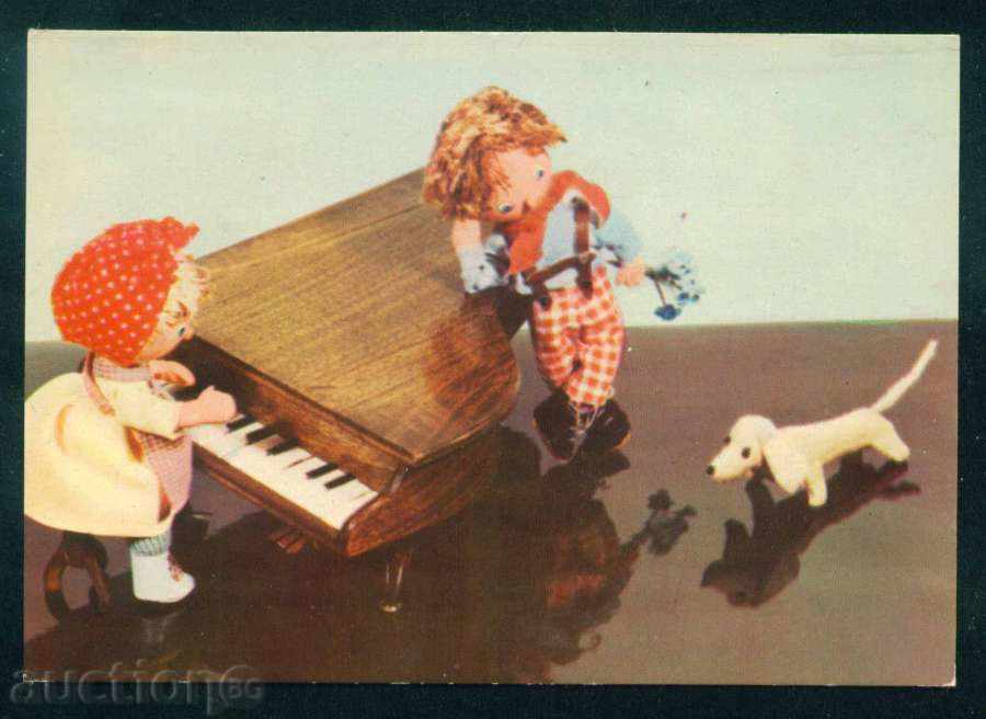 Artist St. Tsoneva - model de păpuși și PIANO VALENTINE'S DOG A7389
