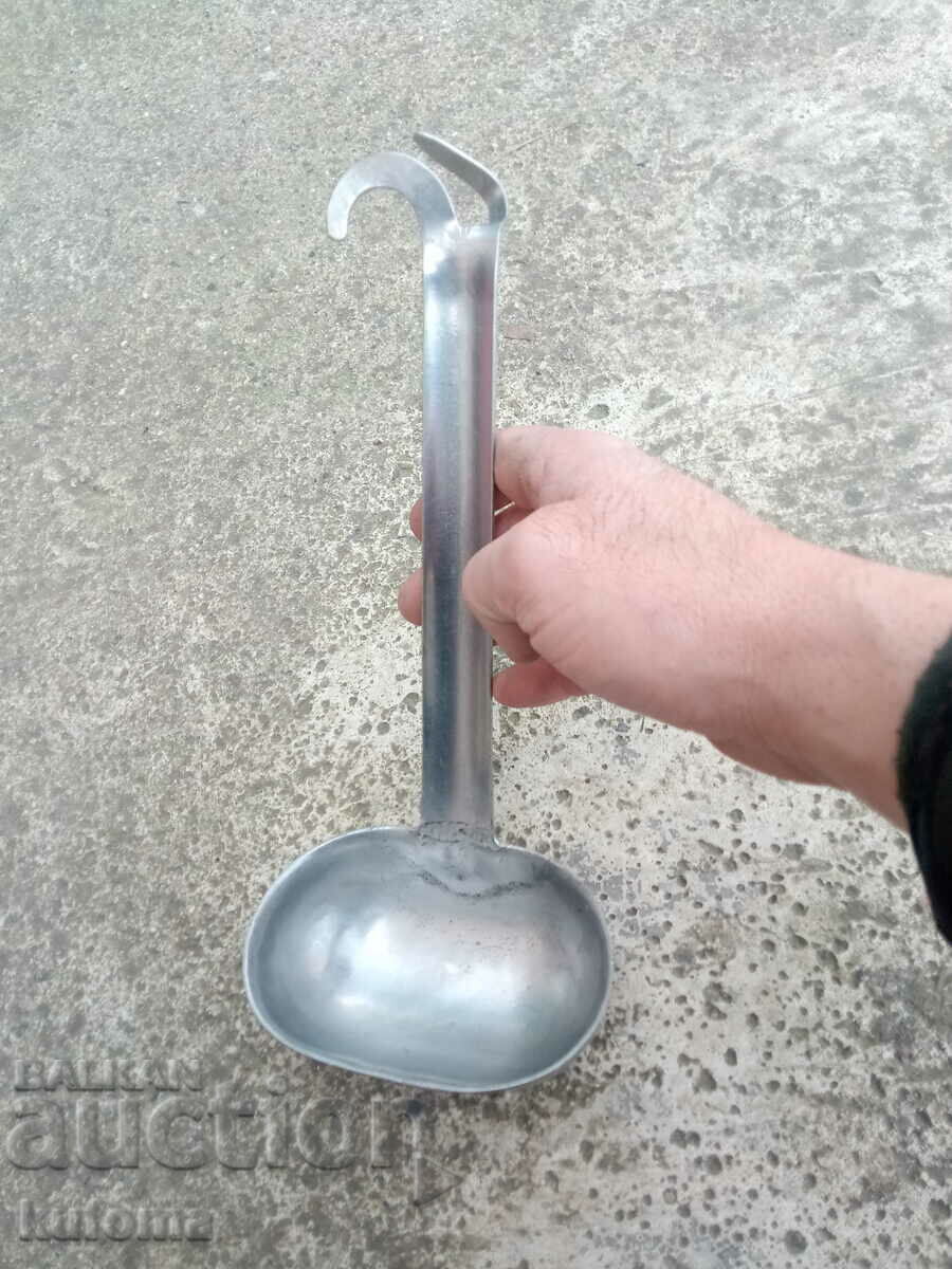 Παλιά επαγγελματική κουτάλα από ανοξείδωτο χάλυβα