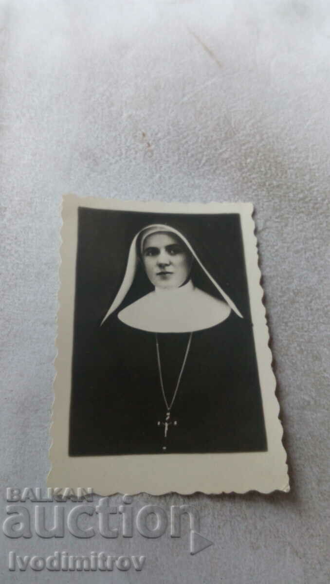 Снимка Монахиня