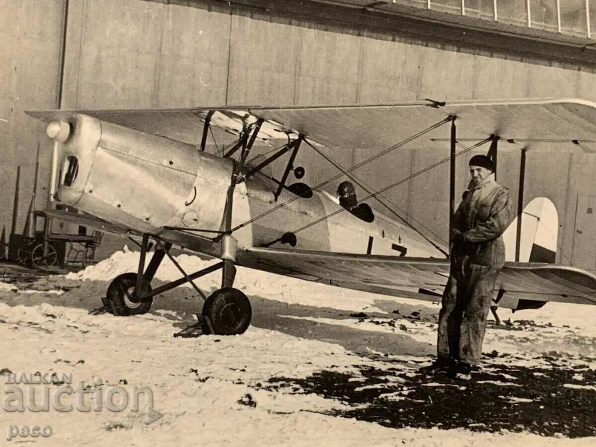 Εκπαιδευτικό αεροσκάφος DAR-8 "Nightingale" ή Bücker Bü 131 "Jungmann" ;