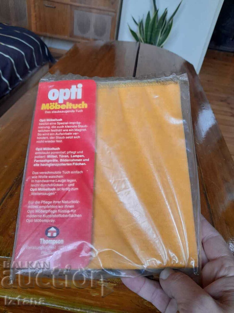 Licitație Pânză veche de praf