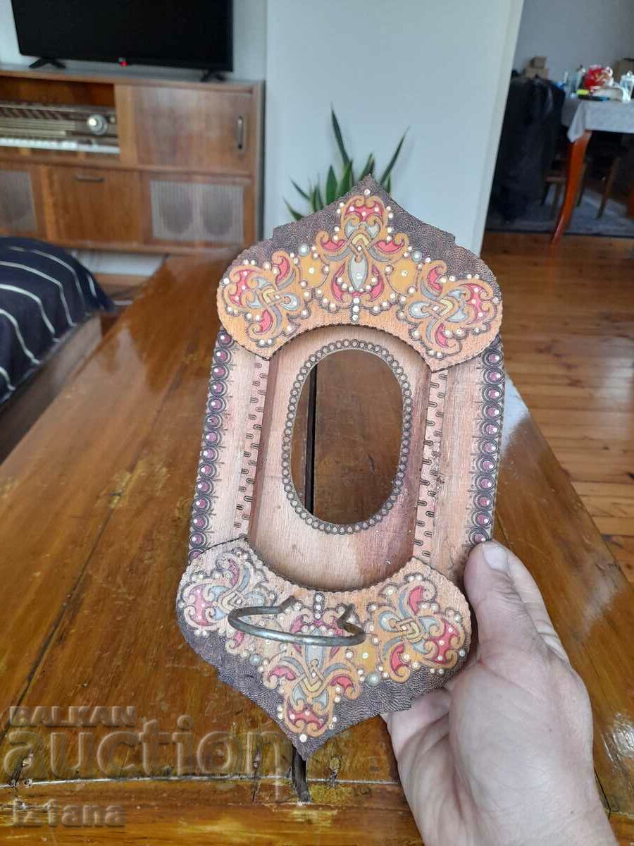 Vechi cadru de pictograme cu preț 25.00 BGN | € 12.78 Vechi cadru de pictograme cu preț 25.00 BGN | € 12.78