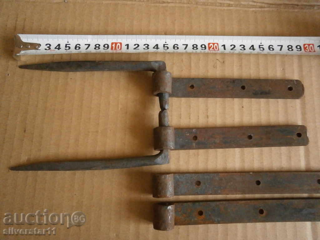 LOT forjat balamale din fier cu preț 31.00 BGN | € 15.85 LOT forjat balamale din fier cu preț 31.00 BGN | € 15.85