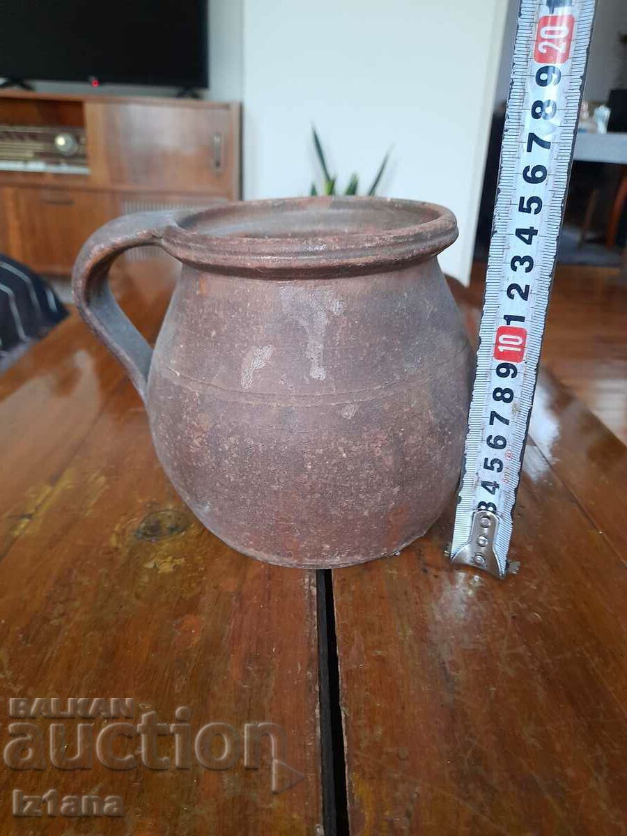 Auction An old ceramic pot Auction An old ceramic pot