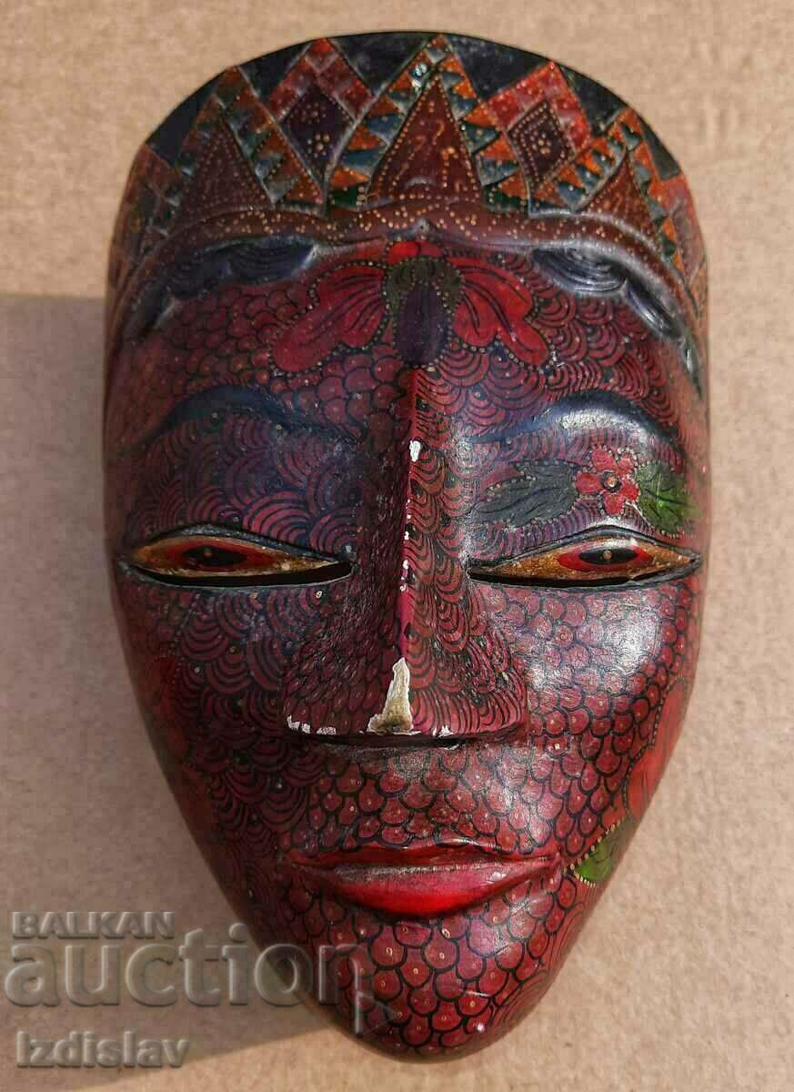 Mască indoneziană din lemn