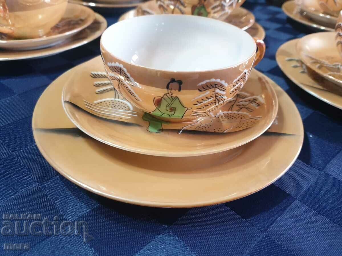 Delivery of Fine Japanese coffee service with Geisha on the bottom - 35 pieces Delivery of Fine Japanese coffee service with Geisha on the bottom - 35 pieces