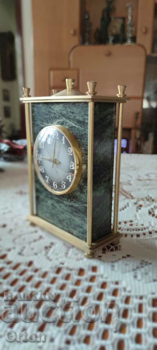 Delivery of Table clock Lightning - Lightning Delivery of Table clock Lightning - Lightning