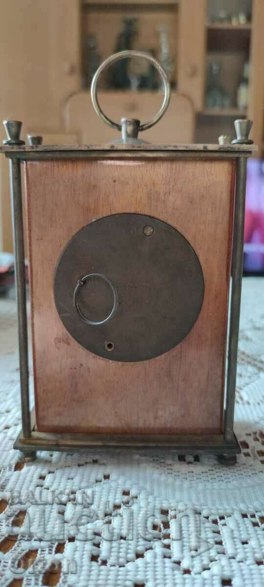 Delivery of Table clock Lightning - Lightning Delivery of Table clock Lightning - Lightning