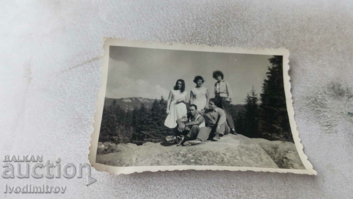 Picture Two men and three women on a rock