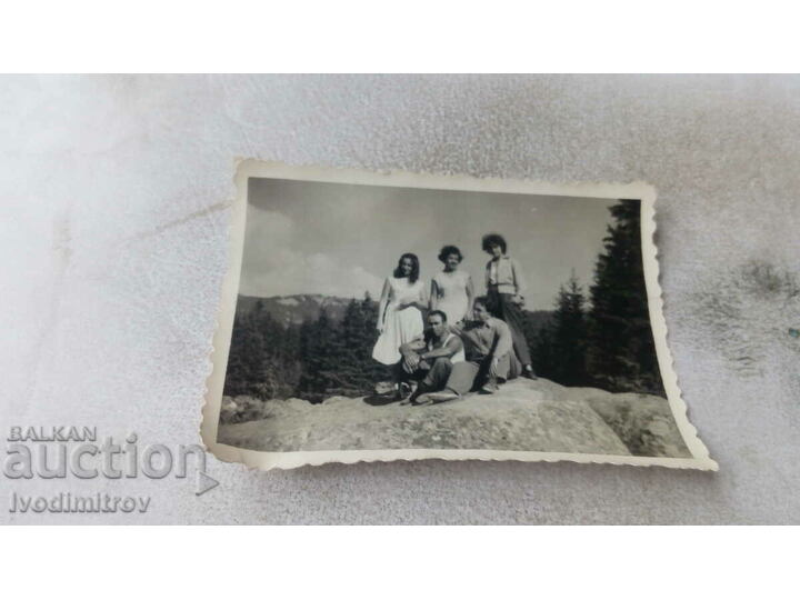 Снимка Двама мъже и три жени на скала Стари снимки Изделия от хартия Balkanauction