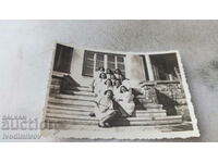 Photo Young women in white aprons on the stairs