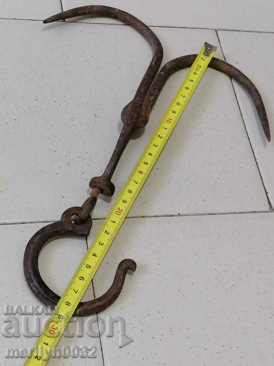 Auction An old forged scraping hook, double twin Auction An old forged scraping hook, double twin
