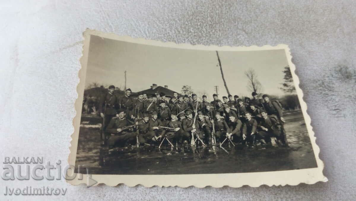 Снимка Войници на похода Голямо Бучина - Църква