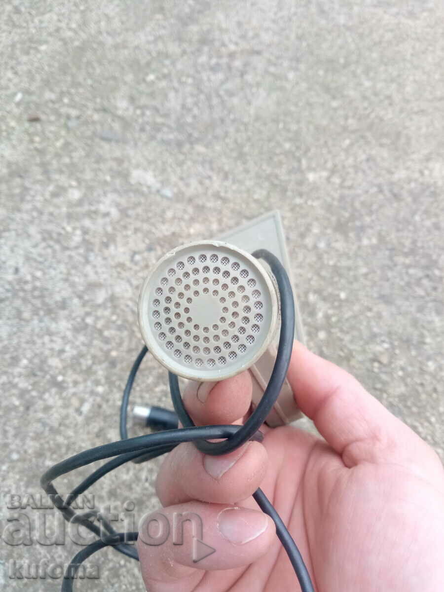 Delivery of Old microphone