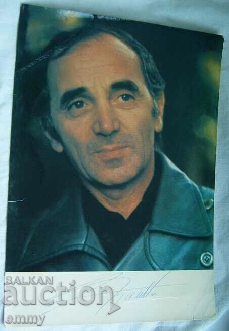 Fotografie color Charles Aznavour. Autograf.